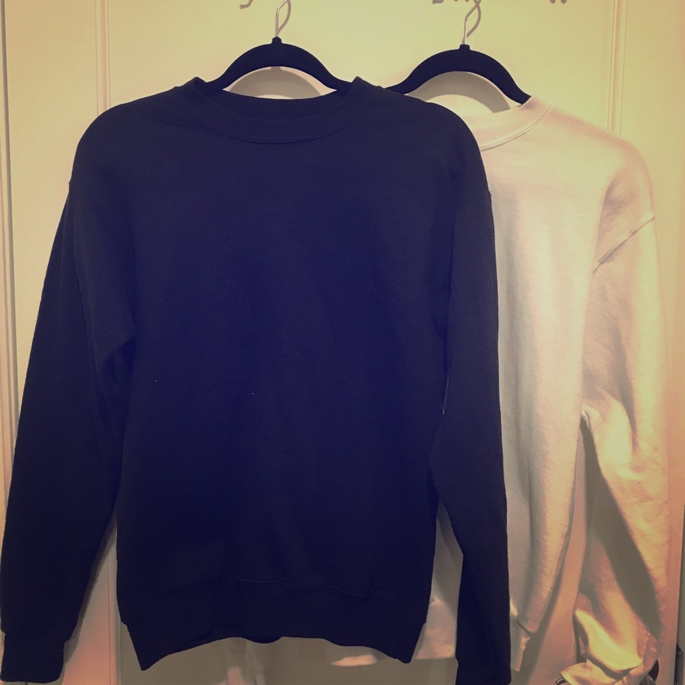 2 Hanes crewneck sweatshirts